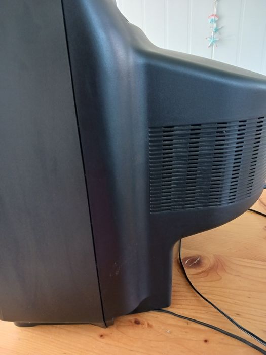 Продавам телевизор Panasonic TX-21S4TP с дистанционно