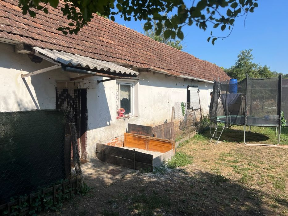 Vând casă plus teren