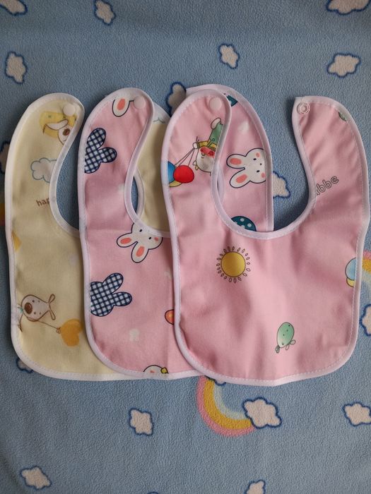 Бебешки непромокаеми лигавници.