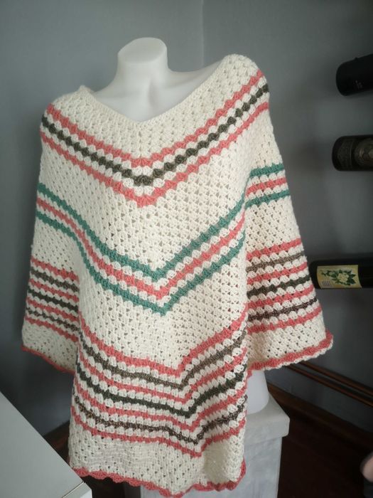 Poncho dama, croșetat manual