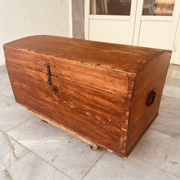 Античен шведски сандък „Allmoge“ – масивно дърво, ръчна изработка