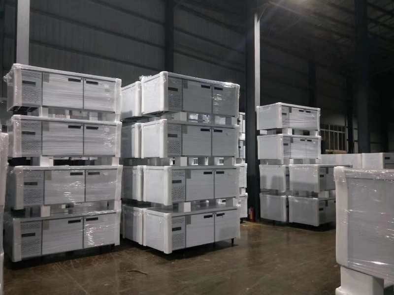 холодильники стол  и шкаф холодильники