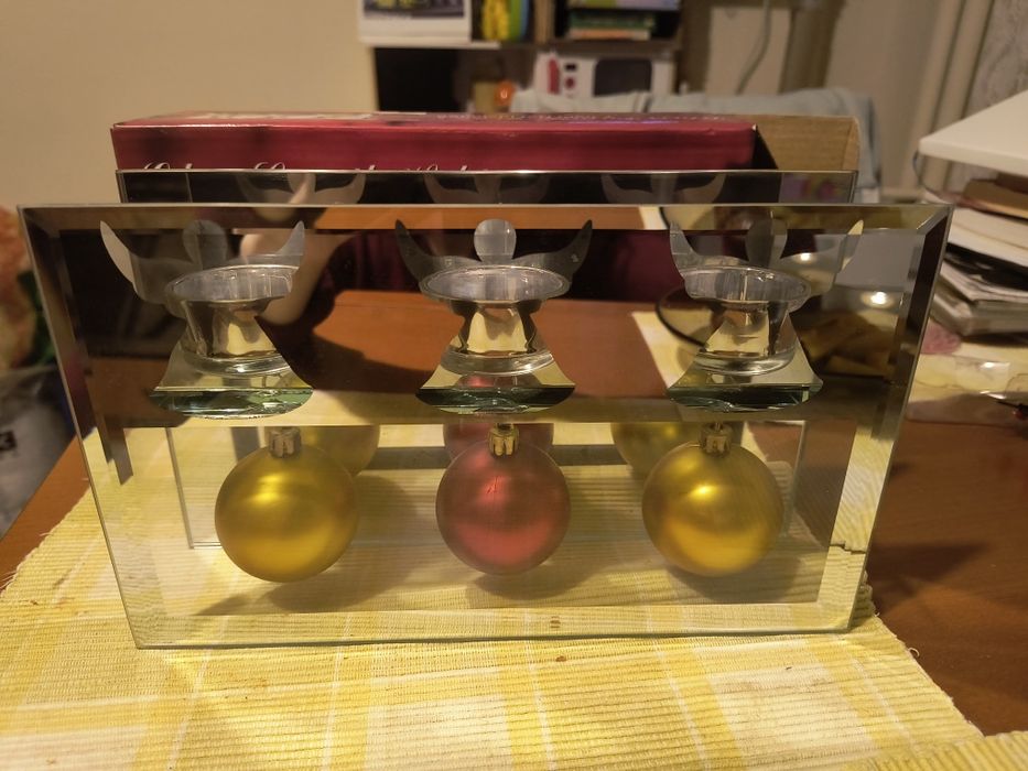 Декорации, чайник, коледен свещник, коледни чаши