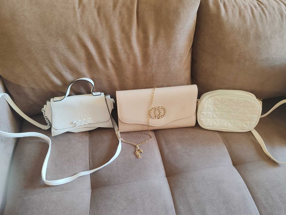 Дамски чанти в бял и бежов цвят