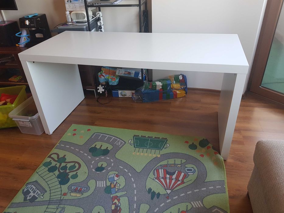 Продавам бюро с размери ДхШхВ 151х65х73