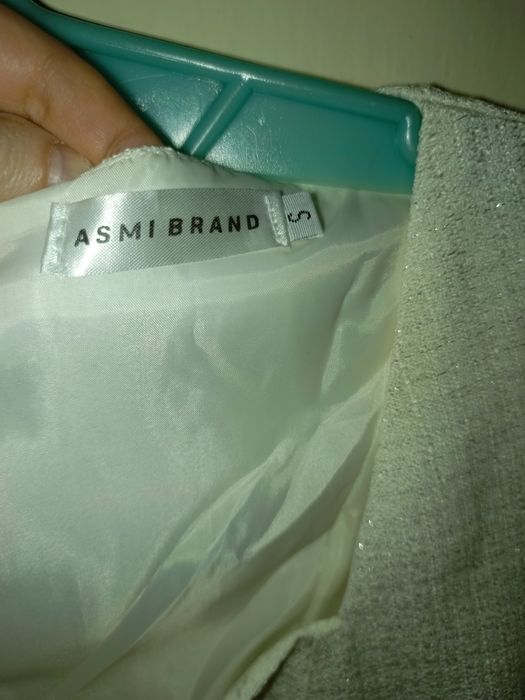 Продаю платье новое