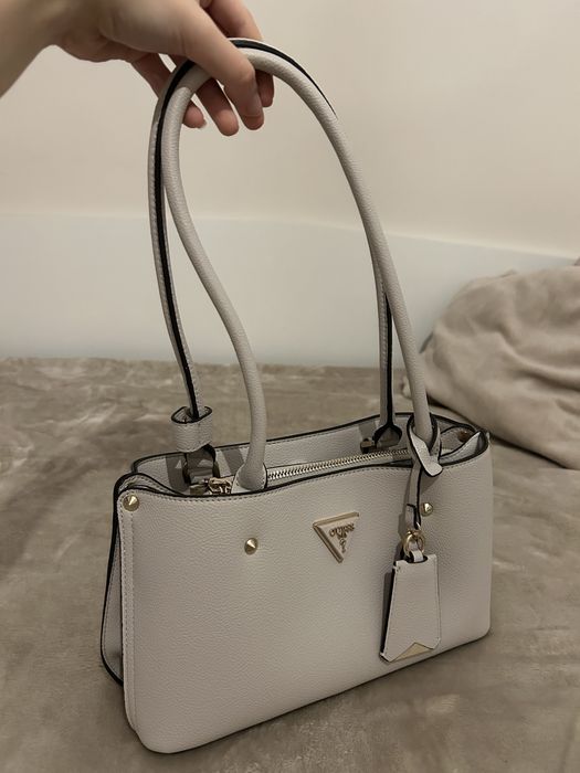 Guess чанта оригинална