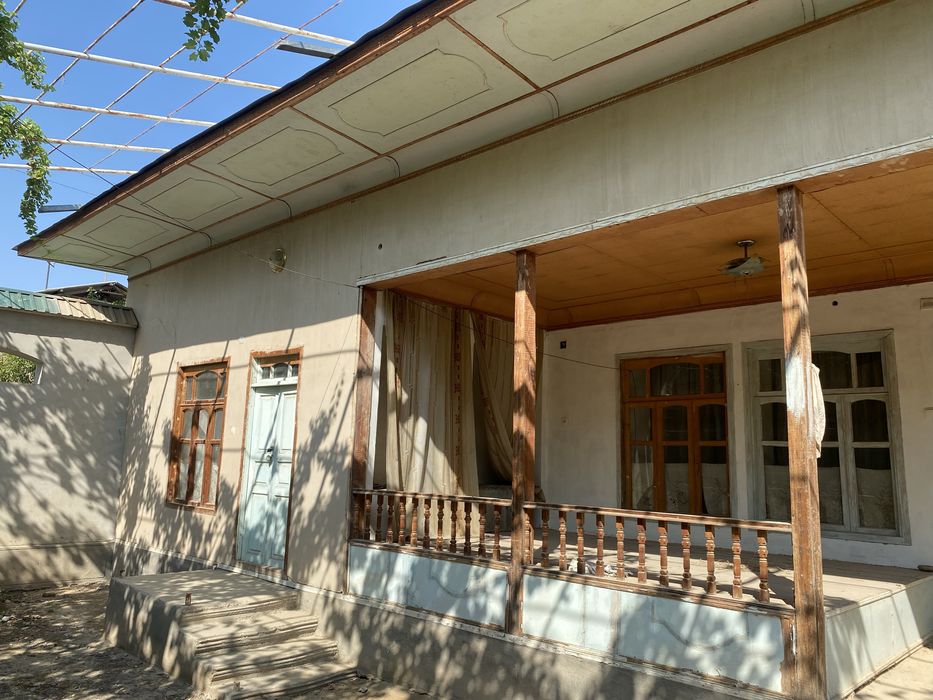 Hovli uy-joy sotiladi