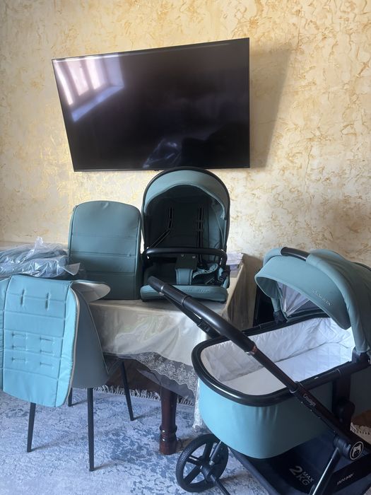 Коляска два в одном.(люлька,прогулочная)