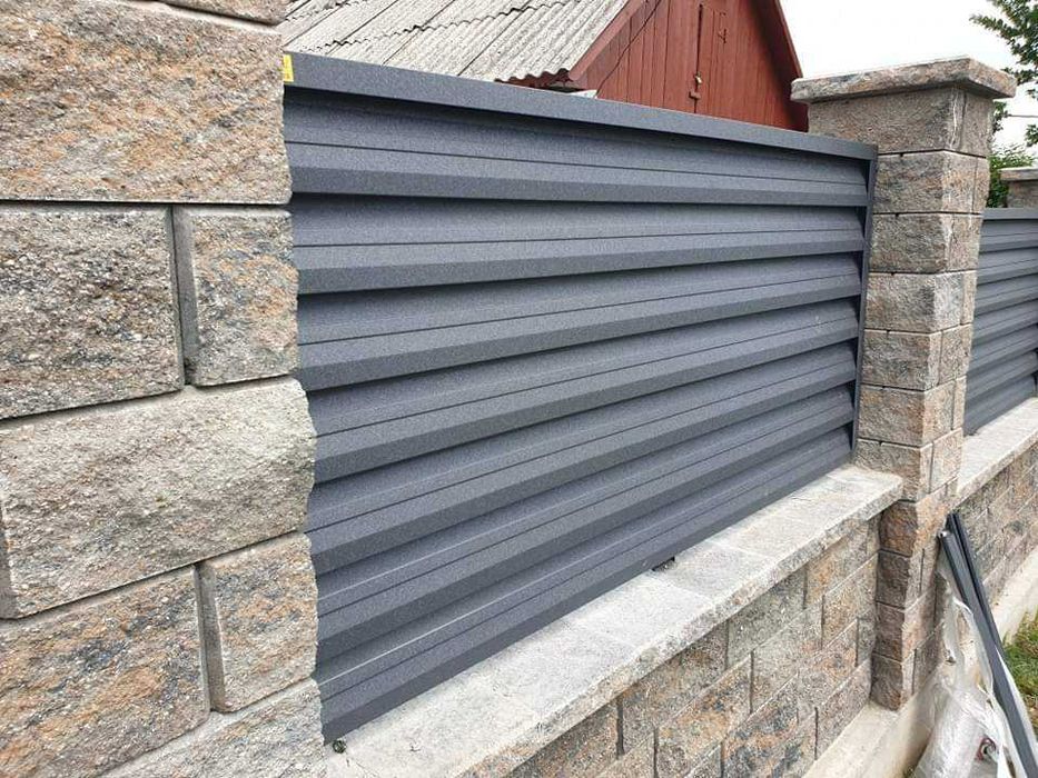 Garduri si porti din sipca metalica, panou stil jaluzele, tabla cutata, plasa bordurata, fier forjat, BCA si alte modele disponibile