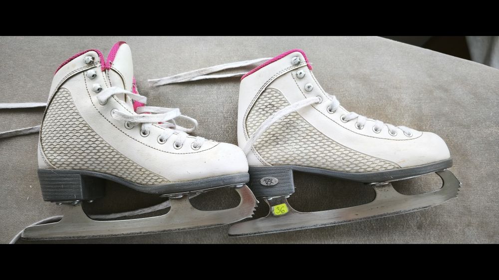 Vând patine patinaj artistic Nr 36