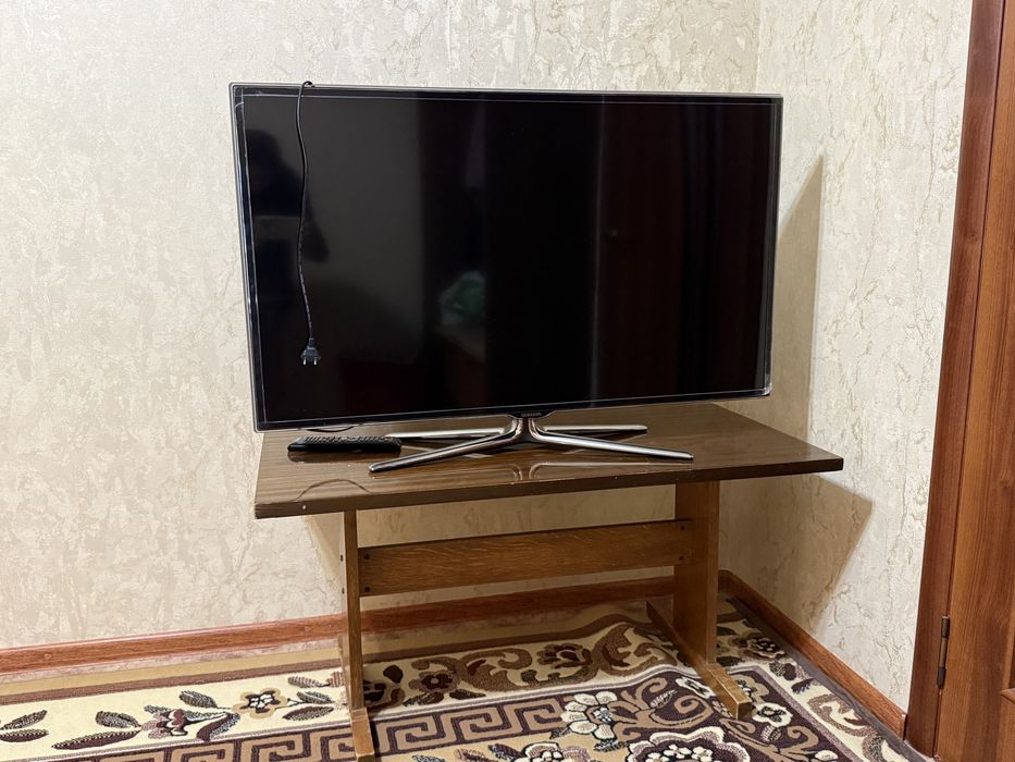 Продам телевозор Samsung, можно вместе со столом