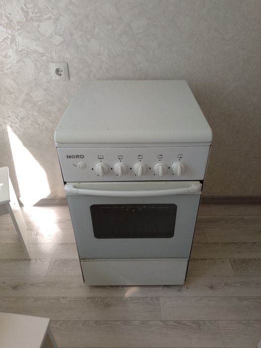 Продам газовую плиту б/у