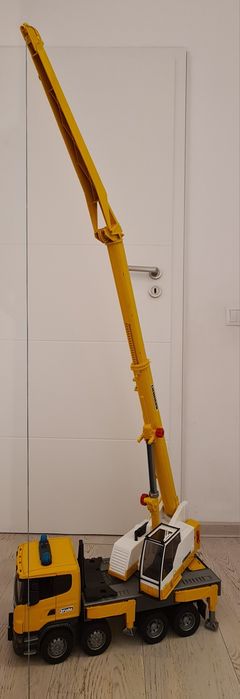 Macara Bruder Liebherr Scania