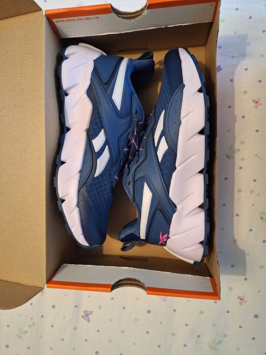 Чисто нови дамски маратонки REEBOK