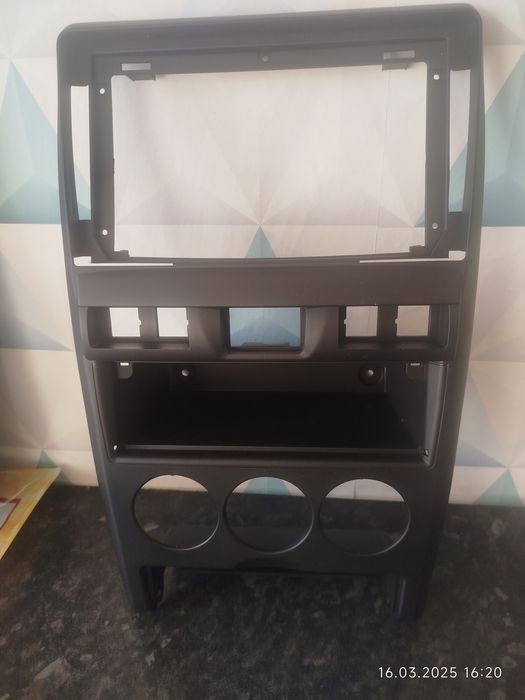 Продам консоль на приора 2