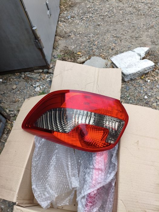 Продам задние фонари на лада гранта лифтбек.