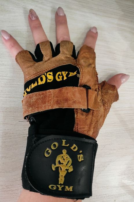 Продаются перчатки без пальцев из натуральной кожи.Мягкие и лёгкие. L