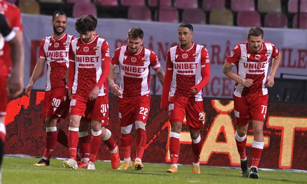 Pantaloni scurti sort Macron FC Dinamo Bucuresti marimea L
