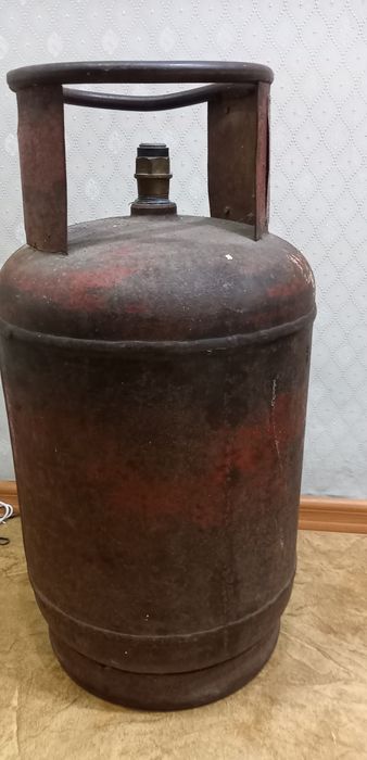 Продам газ балон маленький 3000 т