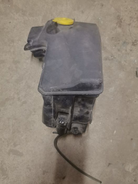 Мазда 6 GG, 2004 гв бачок омывателя.