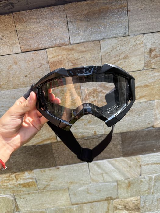 Каска Helno с подарък маска