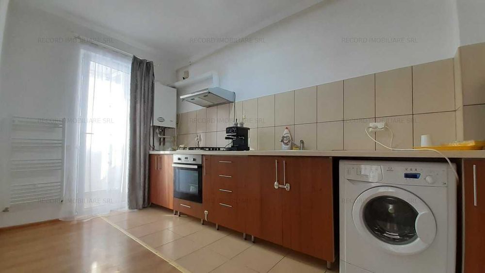 Vând  apartament decomandat , 51mp utili, cu 3balcoane - 27mp