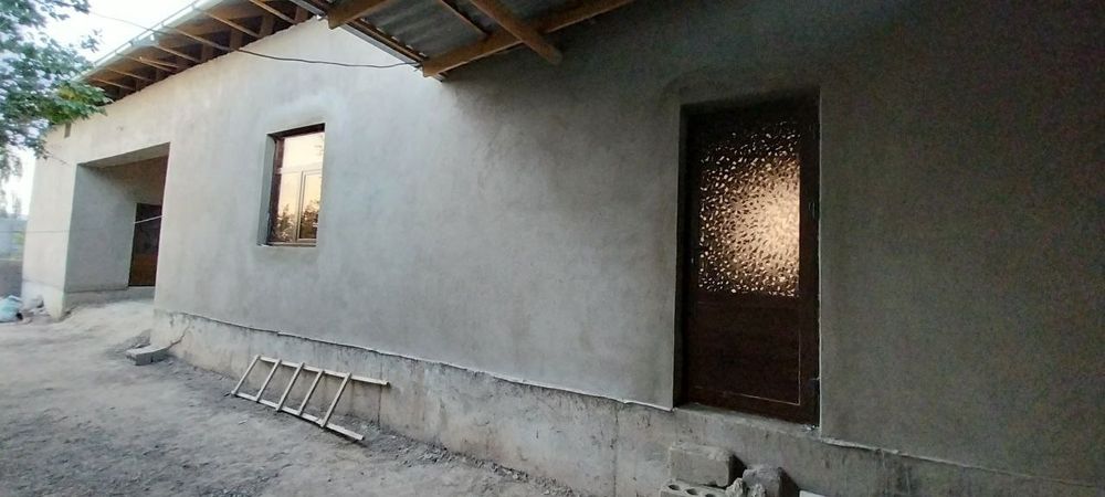 Yangi hovli Mirmirondan