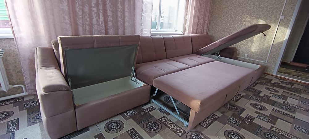 Угловой  диван .