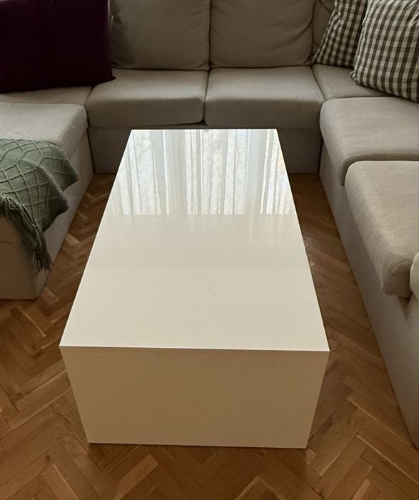 Холна маса бял гланц