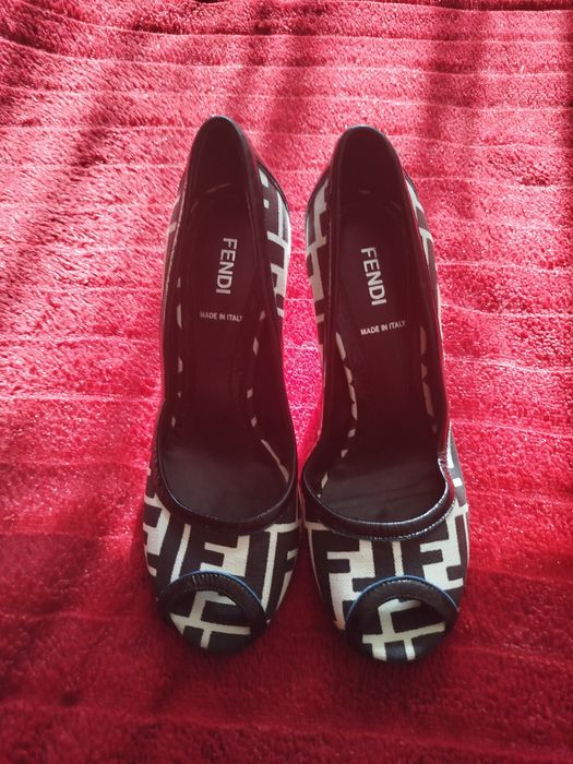 Fendi-original  сандали на ток