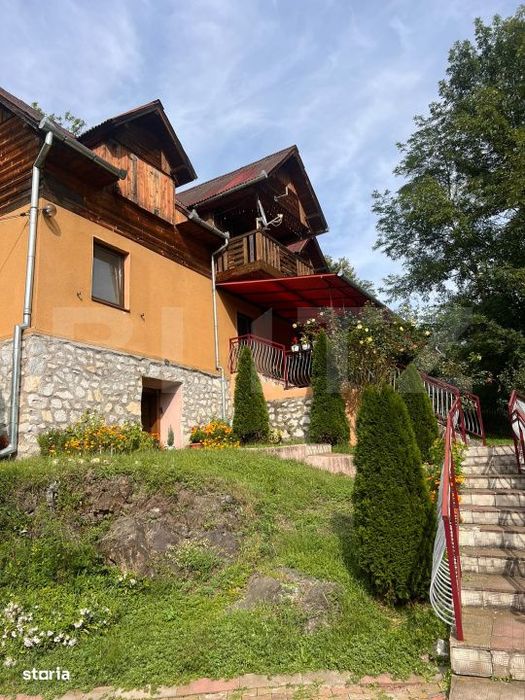 Casa de vanzare, 252 mp, 1800 teren, zona Ocolis