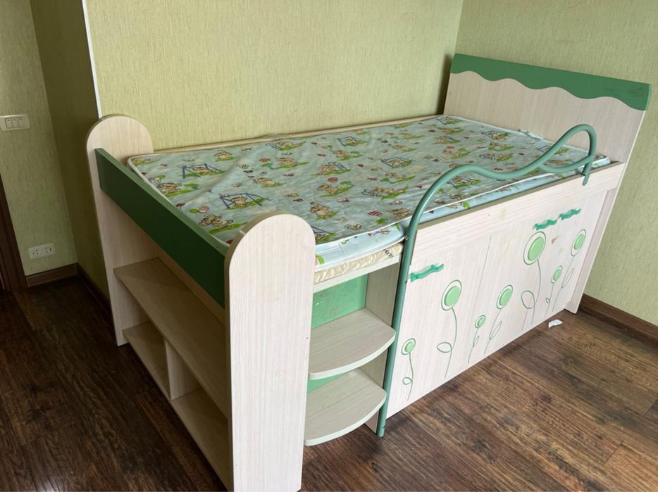 Продам детскую мебель
