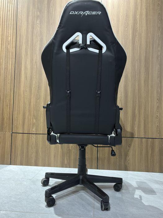 Игровое кресло DXRacer Gladiator. Состояние нового. Недорого.