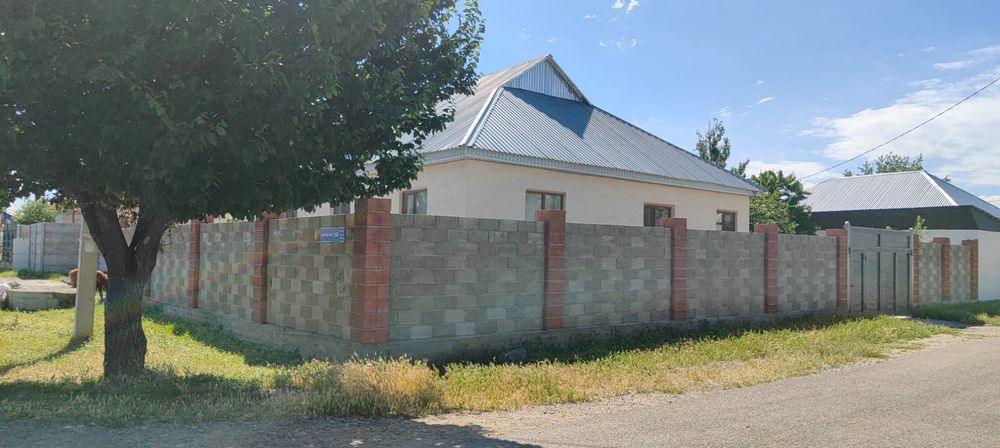 Прадаяется Дом Действуюшим магазином