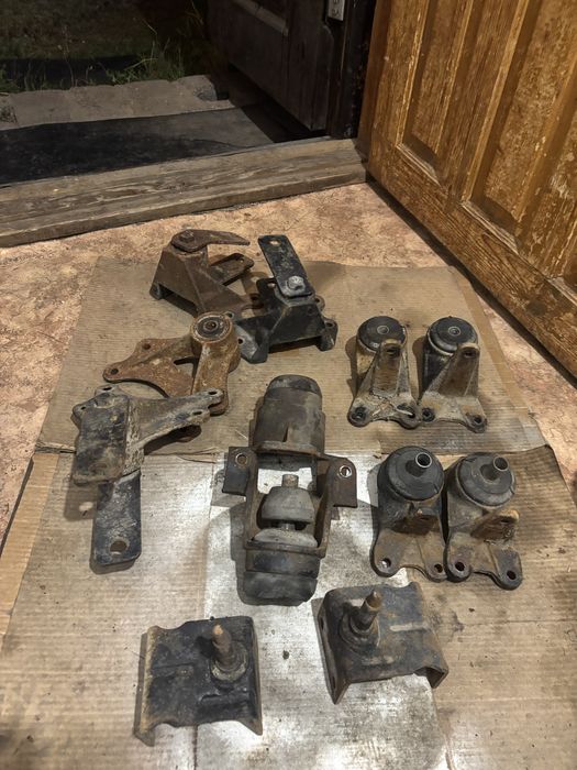 Продам кронштейны рамы газель