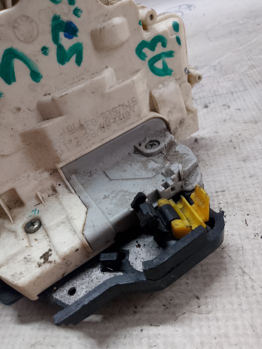 broasca stanga spate audi a3 2006