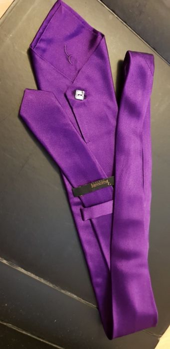 Cravata Kiton, Billionaire