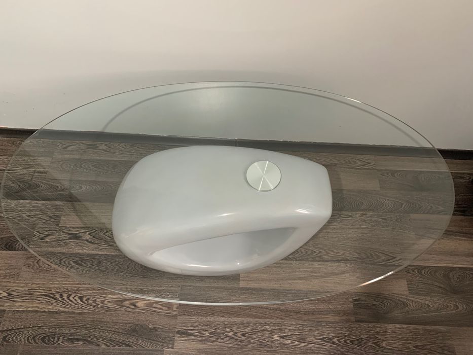 Стъклена холна маса