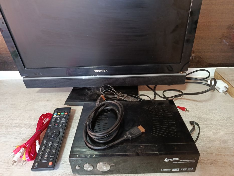 Televizor sotiladi tuner pult kabellari bilan birga