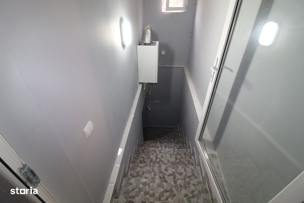 Închiriez casă în Hunedoara, zona Facultatea de Inginerie, teren 750mp