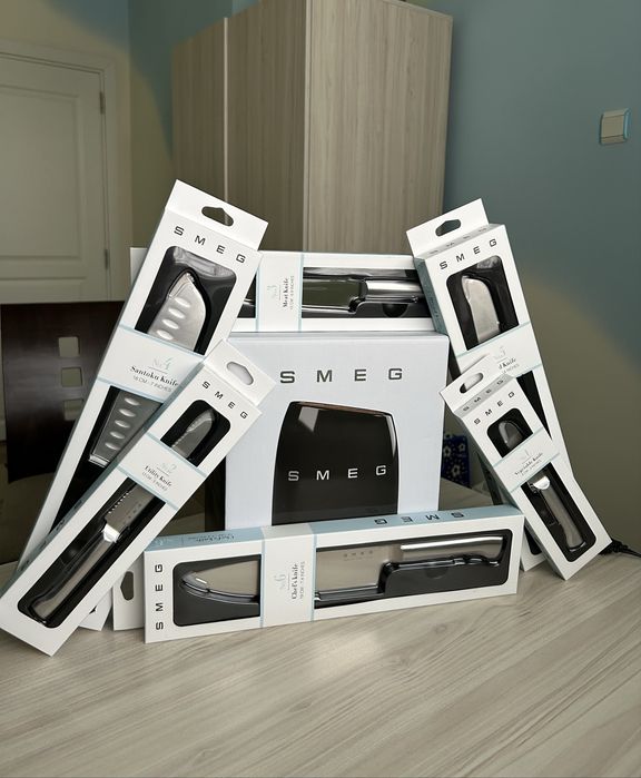 Блок с 6 броя ножа SMEG + подарък 4 броя стек ножа!