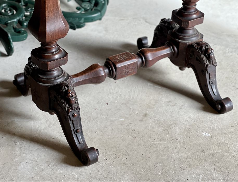 Masă veche stil Victorian / Napoleon III din lemn masiv – piesă deosebită