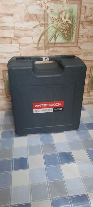 Продаётся Фрезер Интерскол.