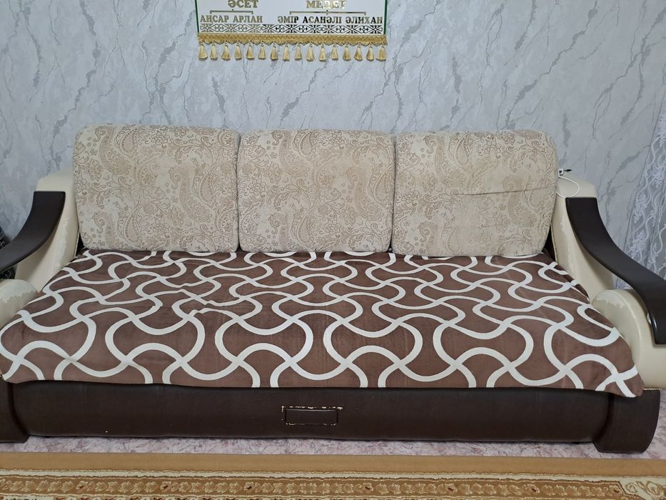 Продам диван в хорошем состояний бу