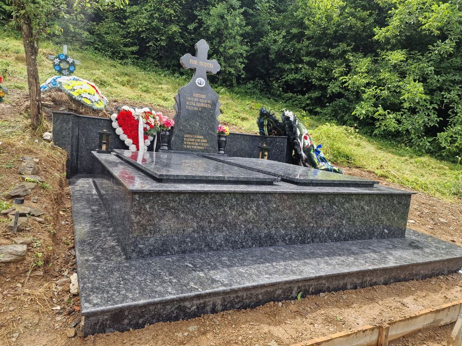 Execut Lucrari Funerare Cruci Cavouri Marmura Granit