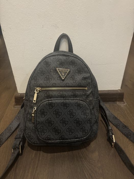 Дамска раница Guess