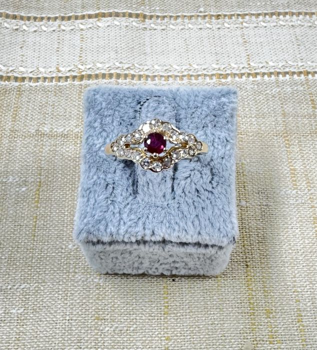 Inel Aur 14k cu Diamante si Rubin, pret fix