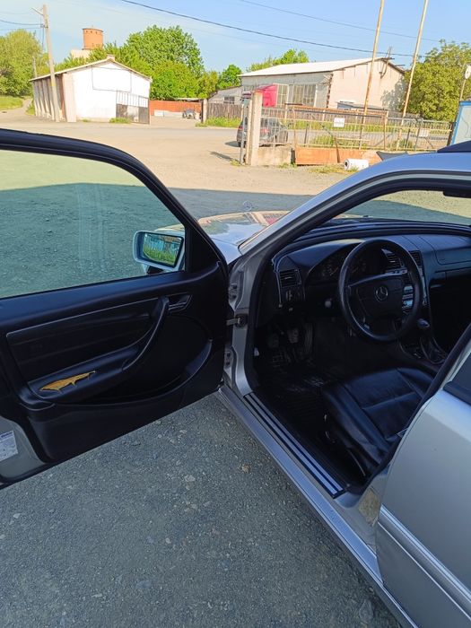 Mercedes Benz c220 w202 t-model