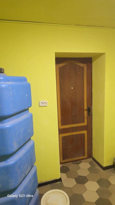 Guliston tumani 4- Mikro rayonda ishlab turga naturar bino sotiladi